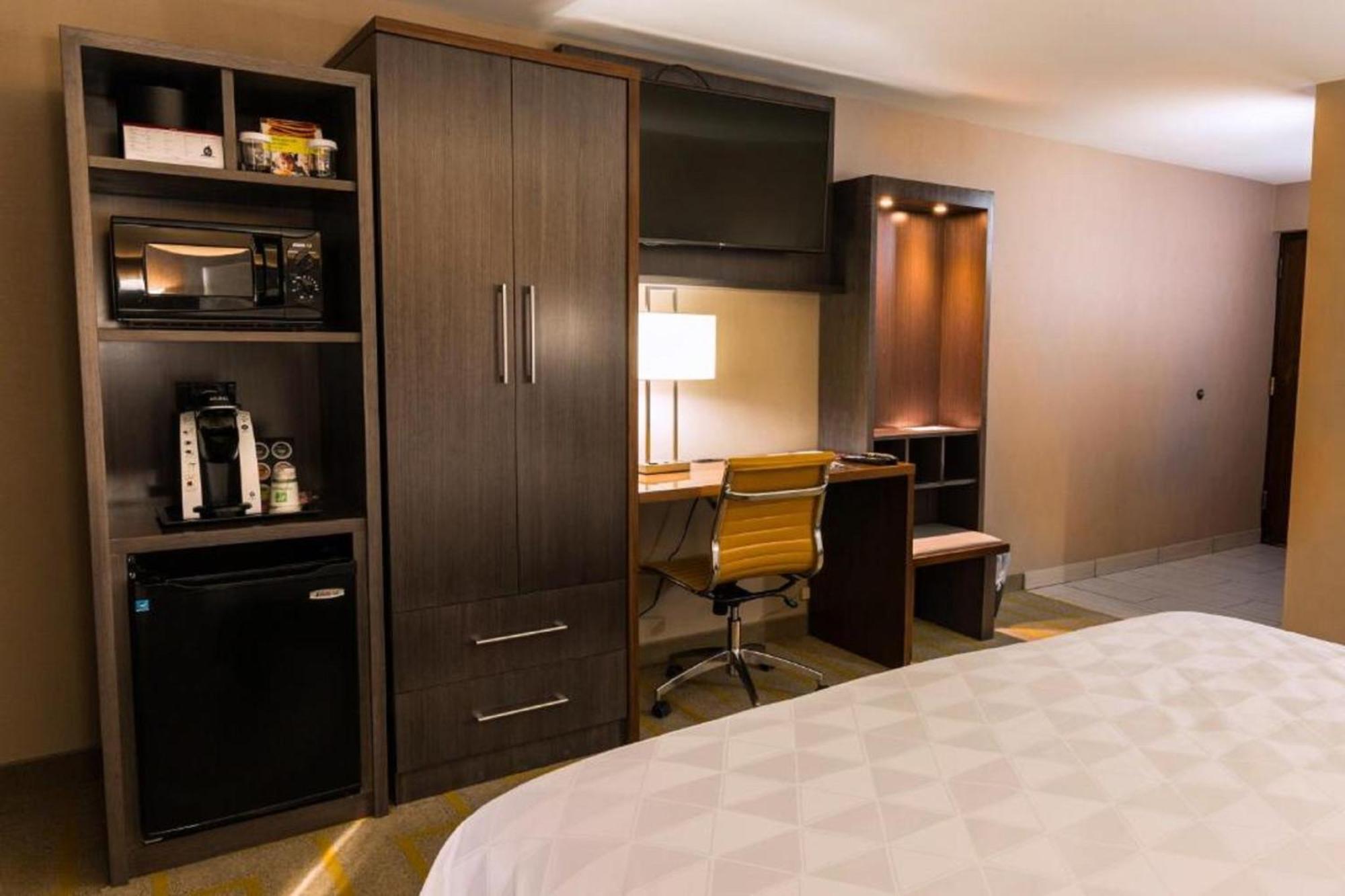 Holiday Inn Chicago Sw-Countryside Confctr By Ihg Eksteriør billede